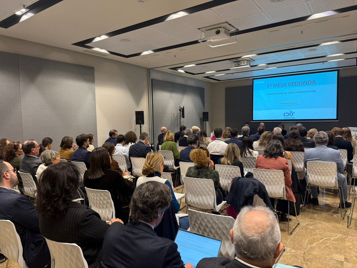 idisalud's tweet image. 🗣️En esta línea la directora de Estrategia Digital, Rosa Roldán destacó durante su intervención el papel fundamental del #EDSP para mejorar la interoperabilidad entre los sistemas de salud privados, favoreciendo la integridad, la seguridad y el uso ético de los datos. Además, se…