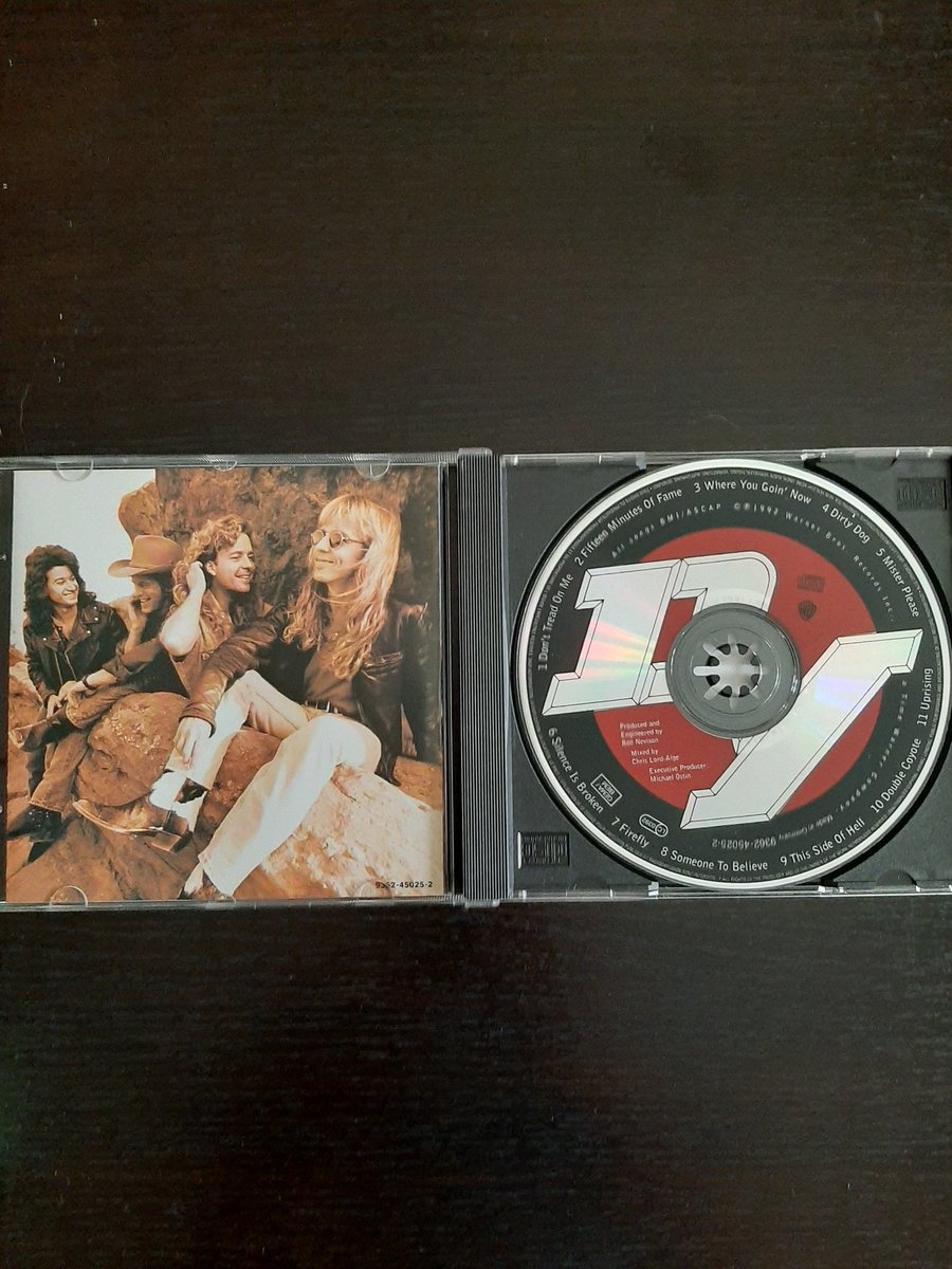 BubenikKarel's tweet image. Don&apos;t Tread is the second and final studio album by the American hard rock supergroup Damn Yankees.
Released in 1992.
#NowPlaying #DamnYankees #TedNugent