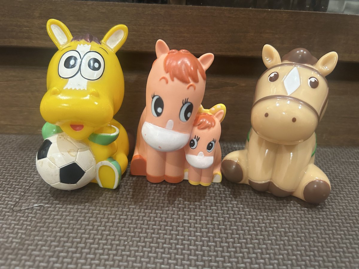 来年のJA貯金箱が届いたので、歴代並べてみる。左から2002、2014、2026