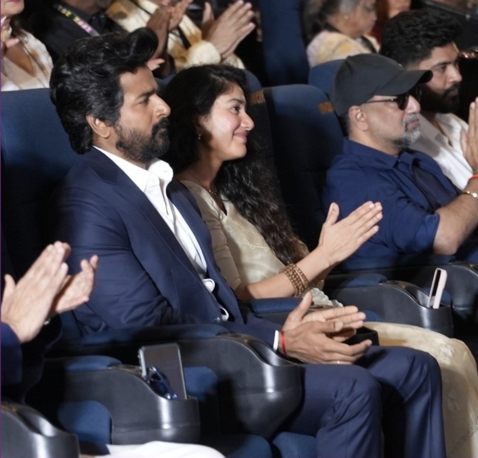 SK_Suwethaoff's tweet image. Our Anna &amp;amp; Team #Amaran at @IFFIGoa 🤍😍💥