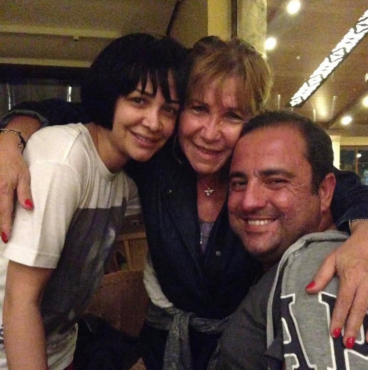 PopFestTR's tweet photo. Gül Onat, Asena Keskinci'ye tepki gösterdi.

“Evrim Akın ile Köstebekgiller filminde çalıştım. Son derece keyifli bir projeydi. Asena, kendisine böylesine kötülüğü dokunan biriyle neden bu kadar sorunsuz çalıştı acaba? Bu karalama kampanyasını başlatanları kınıyorum.” https://t.co/Fr6WBrcJUu