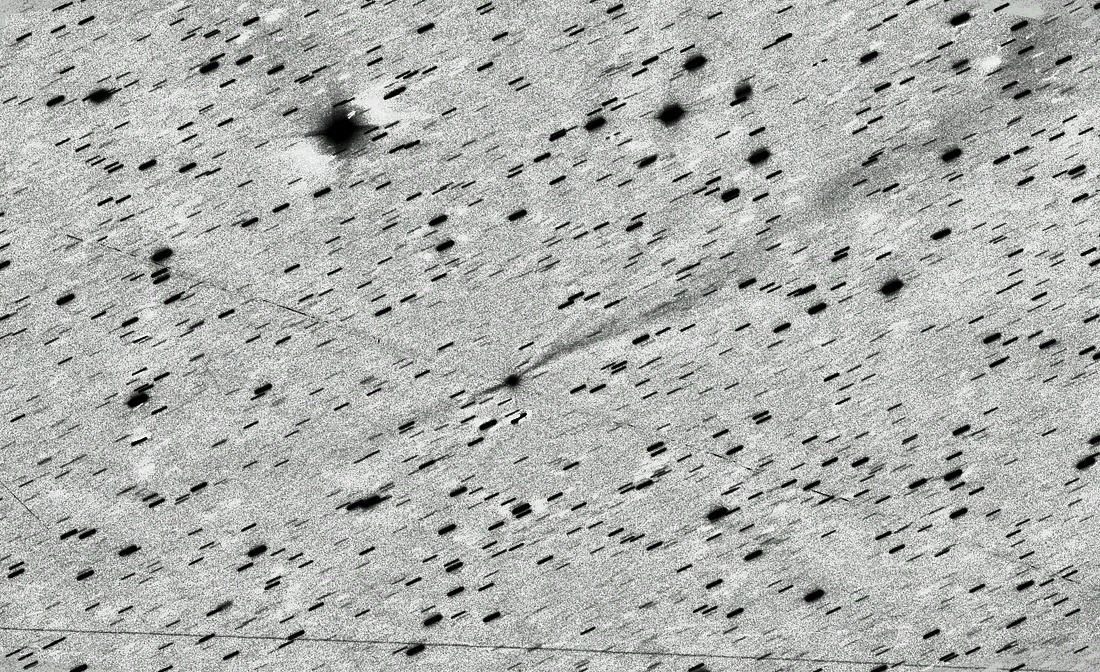 RedCollie1's tweet image. New amateur images of 3I/ATLAS on November 19, 2025. Nobody knows WTF is going on.
Does it look like a &quot;Borg cube&quot;? What is NASA hiding?