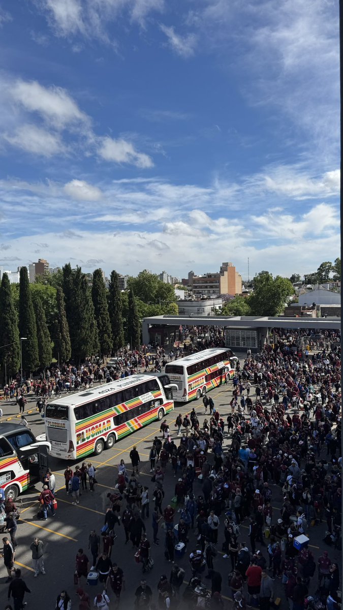 La Ciudad de Lanús en estado de demencia total 🇱🇻🤯

🚌 Nos vamos a Asunción del Paraguay