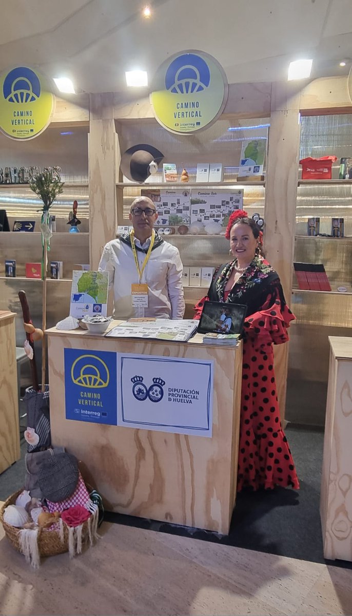 DipuHU's tweet image. 👣🌿La @DipuHU  promociona en la feria #Fairway  los caminos jacobeos onubenses: el Camino Sur y el Camino de #ElRocío a #Santiago, dos rutas que destacan por su patrimonio cultural y natural.
🇪🇺Proyecto europeo Camino Vertical #Interreg #POCTEP 
➕ℹ️👉acortar.link/770C7D