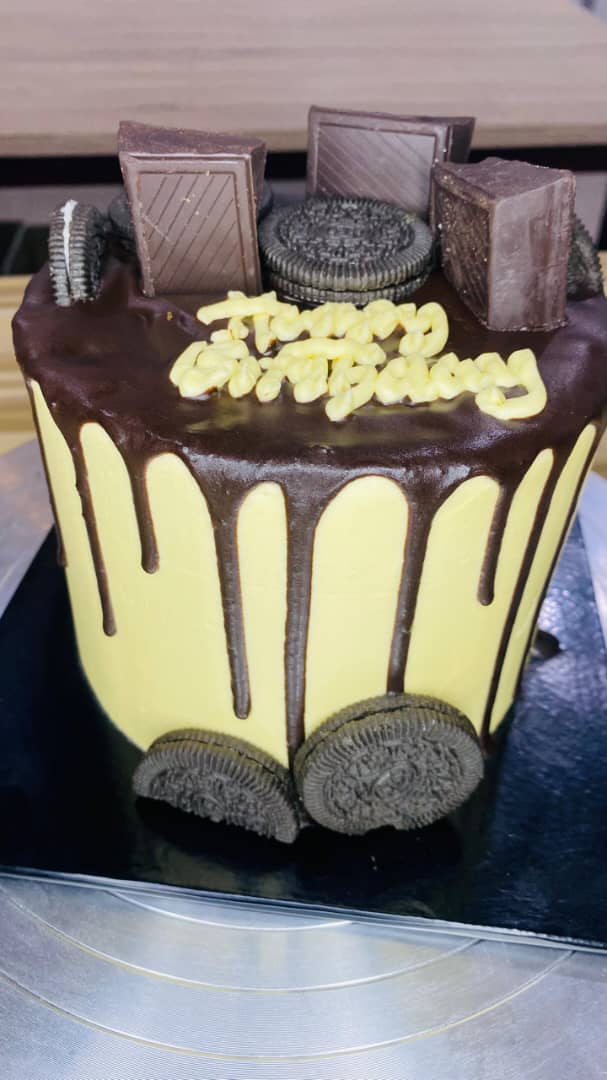 Did You Know? 

You can send us any cake design of your choice, and our talented team will craft your premium cake exactly the way you want it — beautifully, professionally, and with that unique Hassani touch. 💙🔥

And guess what?
We also have ready-made cakes available for