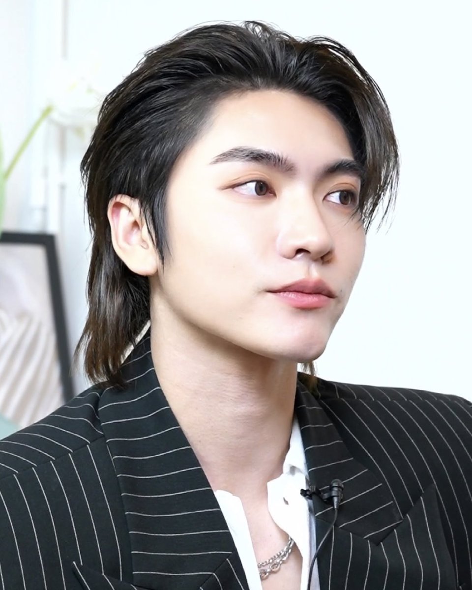 Bossphayu_'s tweet image. Warning: Looking at him may cause extreme infatuation. Mission successful—total fall for boss💖

MOONSNACK WITH BOSSCKM 
#SnackTimewithBoss