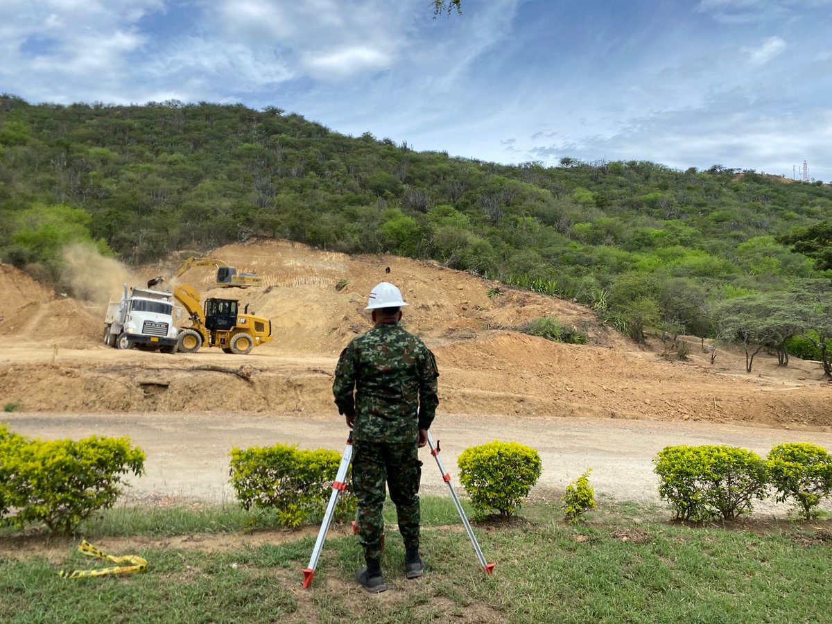 El BIINF 55 avanza con hechos en el Plan Catatumbo Sostenible: construye depósitos, alojamientos ECAP y baterías sanitarias que fortalecen la presencia institucional y mejoran las condiciones de nuestros soldados en una de las regiones más desafiantes del país. Infraestructura