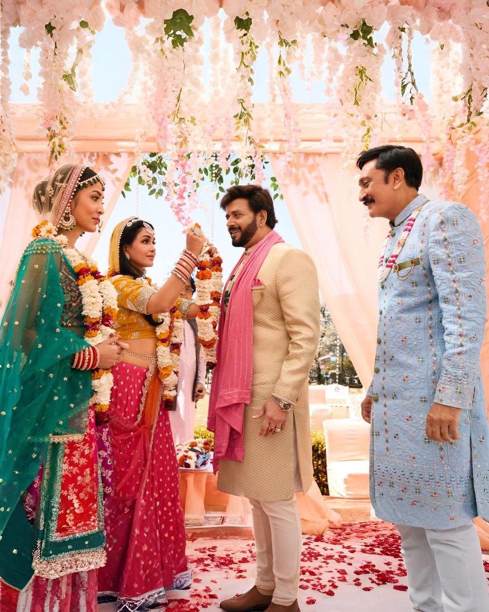 Arey doston iss baari hum aa rahe hain bade parde par phool-on masti ke liye! 🤭🎥
#BhabijiGharParHainFunOnTheRun releasing in theatres on 6th February!

@zeestudiosofficial @editii_official #ZeeCinema #UmeshKrBansal #SanjayKohli #BinaiferKohli <a href="/VihaanKohli/">Vihaan Kohli</a>