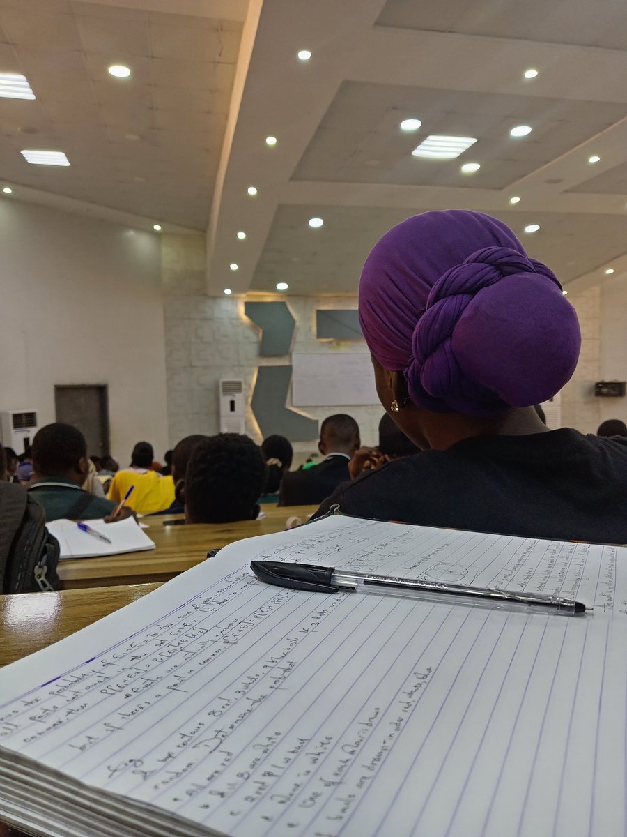 dreal_verse's tweet image. attended my first class after successfully skipping first 20 classes😄