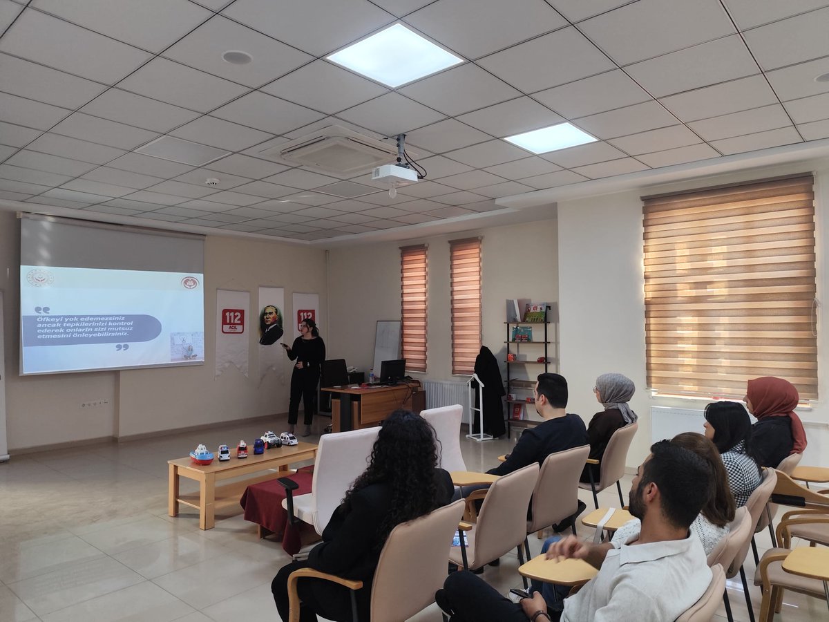 Mardin112acm's tweet image. Çağrı karşılamada hizmet kalitemizi artırmaya yönelik çağrı karşılama/yönlendirme personelimize
*Öfke kontrolü-stres yönetimi eğt.
*Çağrı alma-yönlendirme eğt.
*Çağrı karşılama-arayan yönetimi eğt.
*Etkili iletişim eğt verildi(son grup)
@TC_icisleri @Mardin_Valiligi @illeridaresi