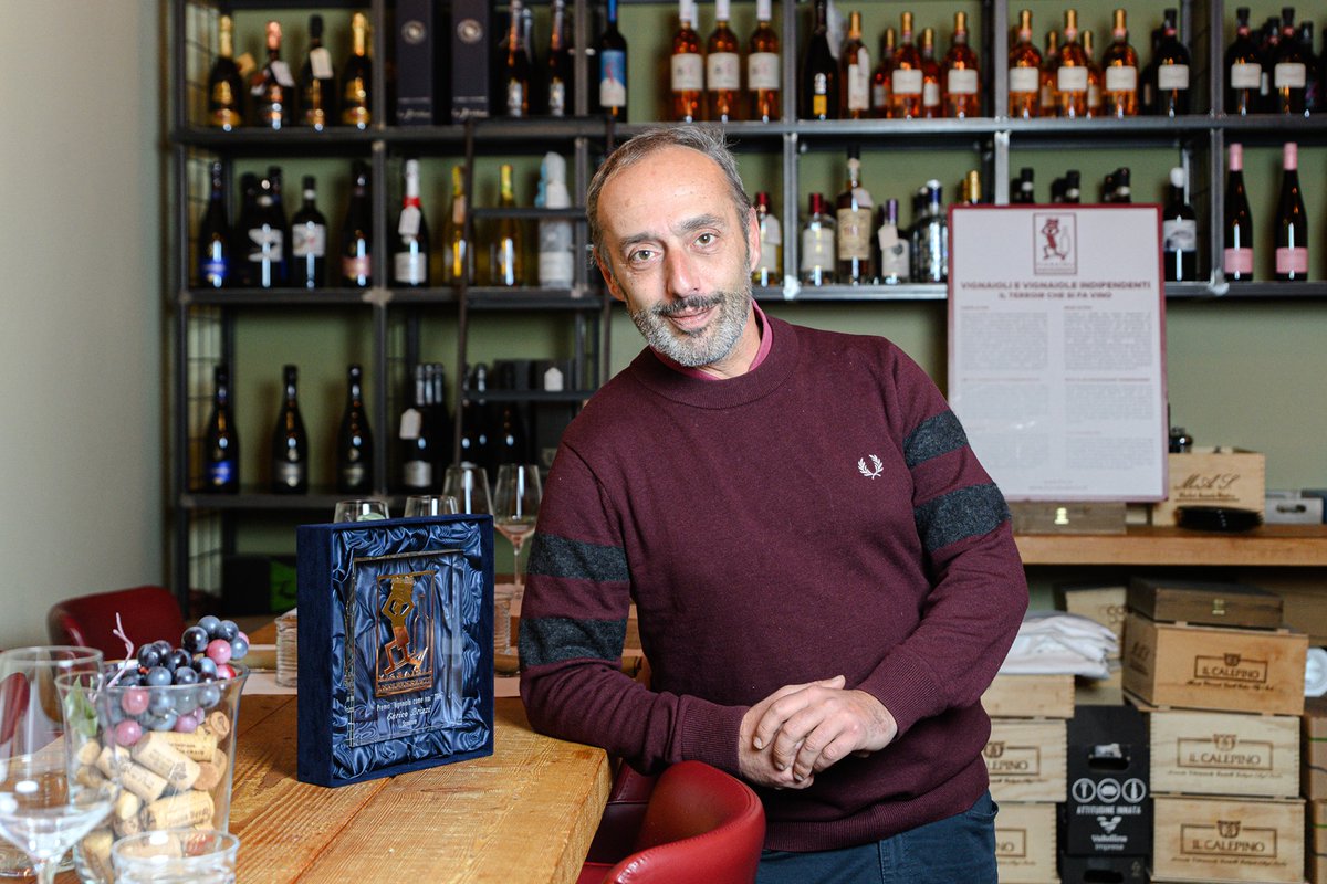 MauroBertolli's tweet photo. I premiati al Mercato dei Vini dei Vignaioli Indipendenti 2025-FIVI
Allo scrittore Enrico Brizzi va il Premio Vignaiolo come noi 2025, mentre Paolo De Marchi si aggiudica il Premio Leonildo Pieropan 2025
I 2 articoli ai link:
https://t.co/wbEAU8SHKB
https://t.co/M2lJ5MbloW
#FIVI https://t.co/TfVq7UO7DX