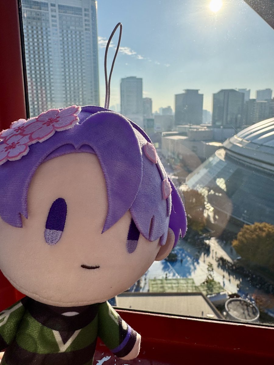 also HUGE thank you to the nikkari fans in the ferris wheel queue who noticed little amesan and urged me on ahead of them so i could ride the samidare/kiyomaro gondola 🥹