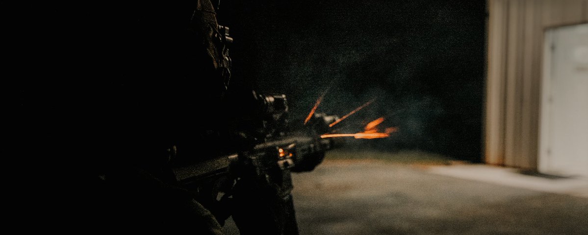 42_commando's tweet image. #FridayFeeling A rank from M Coy, 42 Commando, providing covering fire on a direct action. 

No movement without fire! We bring the heat 🔥