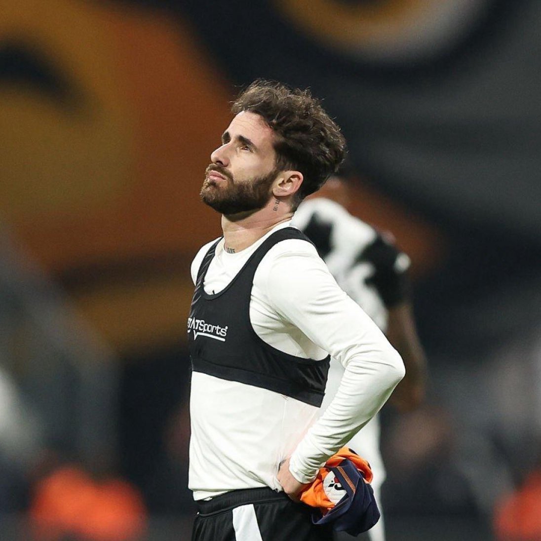 gundembjkcom's tweet image. ❌ Şu an itibarıyla Beşiktaş’ta, Rafa Silva için noter huzurunda yapılmış herhangi bir tespit ya da başlatılmış bir hukuki süreç yok.

◼️ Dört günlük sürenin ardından durumu netleşecek. (@sercan_dikme)