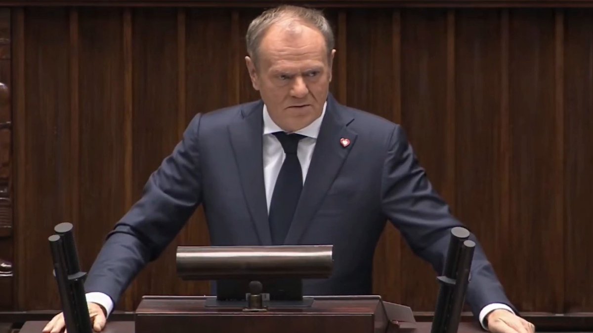 RadioWNET's tweet image. Donald Tusk nawołuje do pojednania w narodzie, w kontekście kolejnych ataków dywersyjnych, za którymi stoi Rosja. Jego zdaniem działania na rzecz Rosji to zdrada, a należą do nich: konfliktowanie Polski z Unią Europejską i z Ukrainą oraz wywoływanie wewnętrznego konfliktu. Jednak…