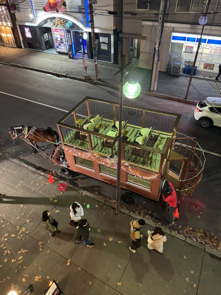 komomo098's tweet image. コマちゃんの
蹄の音…癒される…。
ずっと馬車に
乗っていたいです。
　
今日はめっちゃ
寒かったけどw
 
#馬車バー
#ムサシコマ