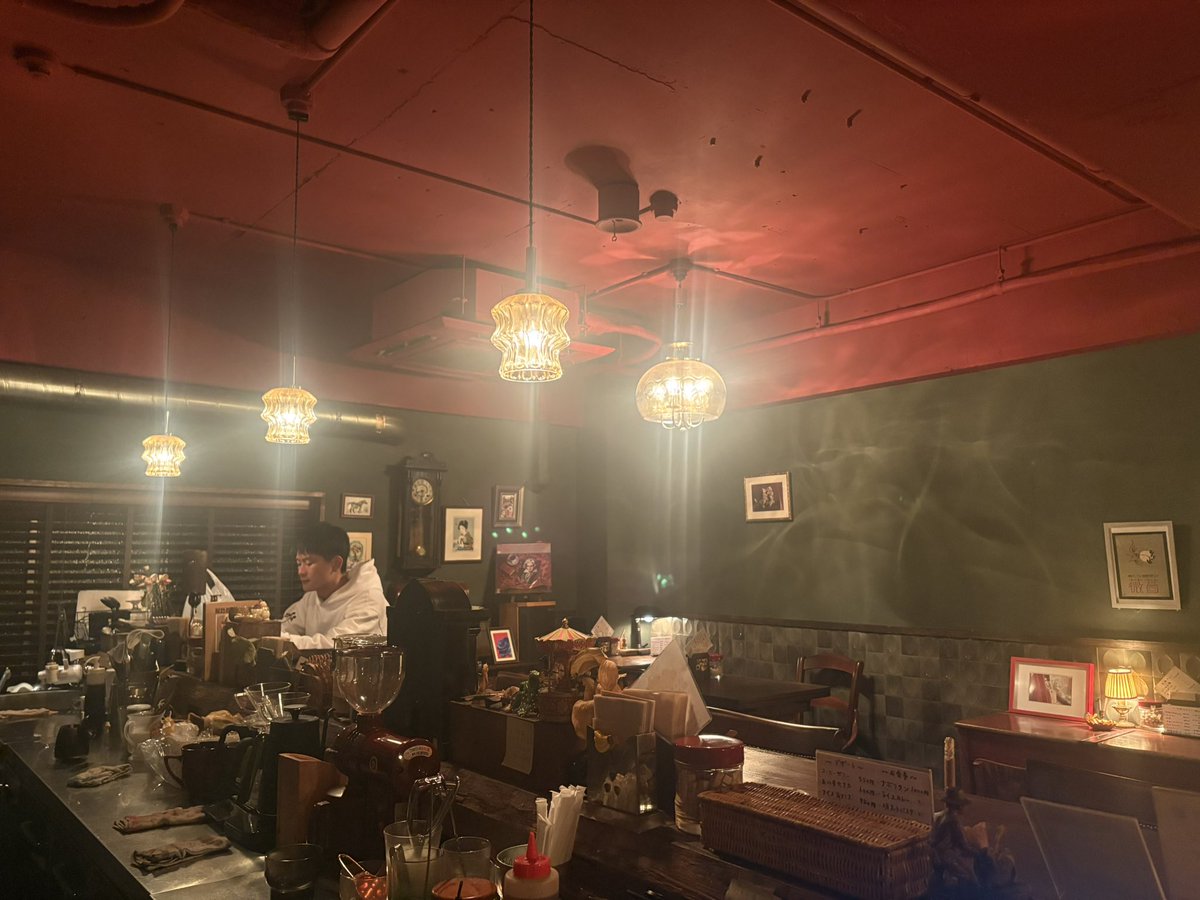 明日11/22土曜は、用事あるので20時までの営業です！
12〜20時。