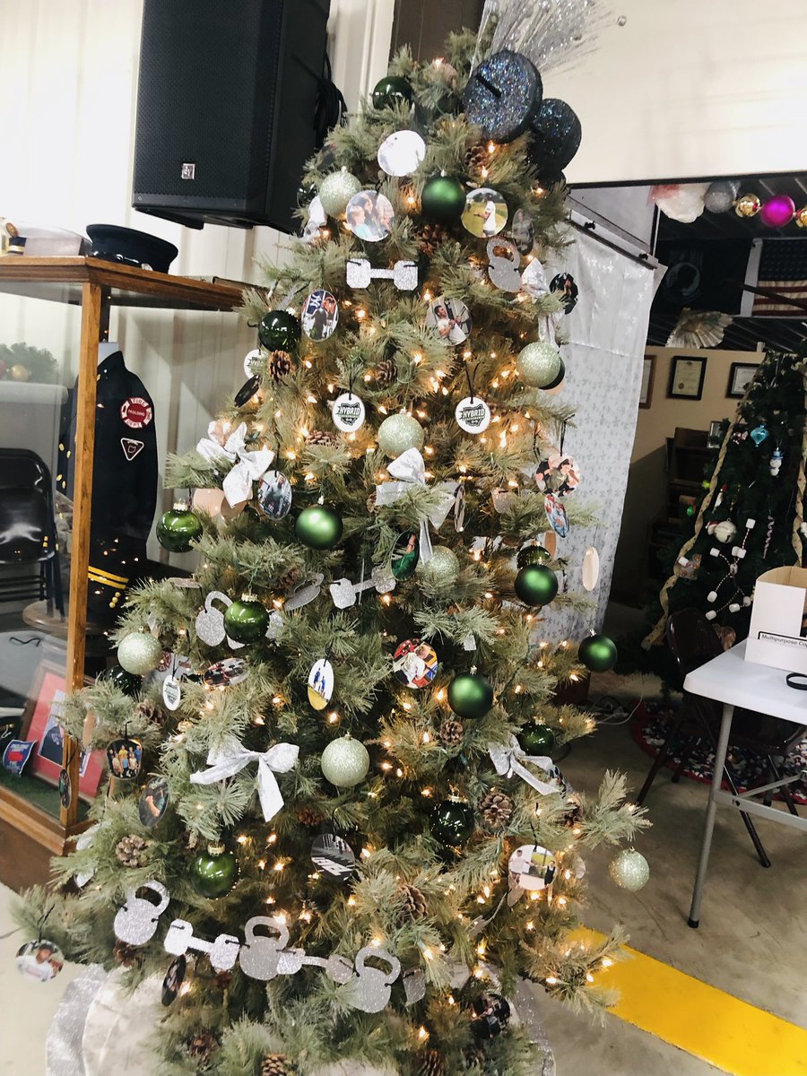HYBPerformance's tweet image. Come grab some hot chocolate and check out our tree for the Festival of Lights at the Paulding Historical Society! Tonight’s the last night! 

Shout out to Sara and Finley for decorating the tree! 

#HybridAthlete