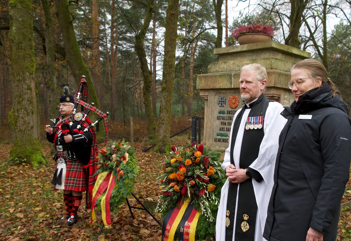 Serving officers and chaplains from the German and UK forces jointly laid a wreath to honour the fallen of both nations. Chaplains then offered prayers for peace and remembrance.

United as allies, we pay tribute to their sacrifice. 🙏

#WeWillRememberThem

<a href="/BritishArmyDEU/">British Army Staff Germany</a>