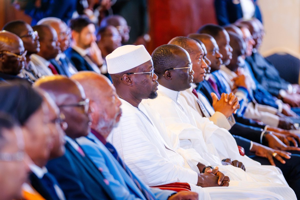 PrimatureSN's tweet image. #PrimatureSN Le Premier ministre Ousmane SONKO a présidé, ce vendredi 21 novembre 2025, l’ouverture des travaux de la 76ᵉ réunion du Comité des ministres de l’Agence pour la Sécurité de la Navigation Aérienne en Afrique et à Madagascar (ASECNA), en session extraordinaire.
Dans…