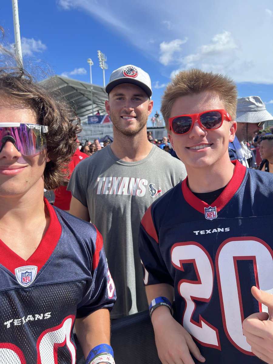 Amy Russell tweet media