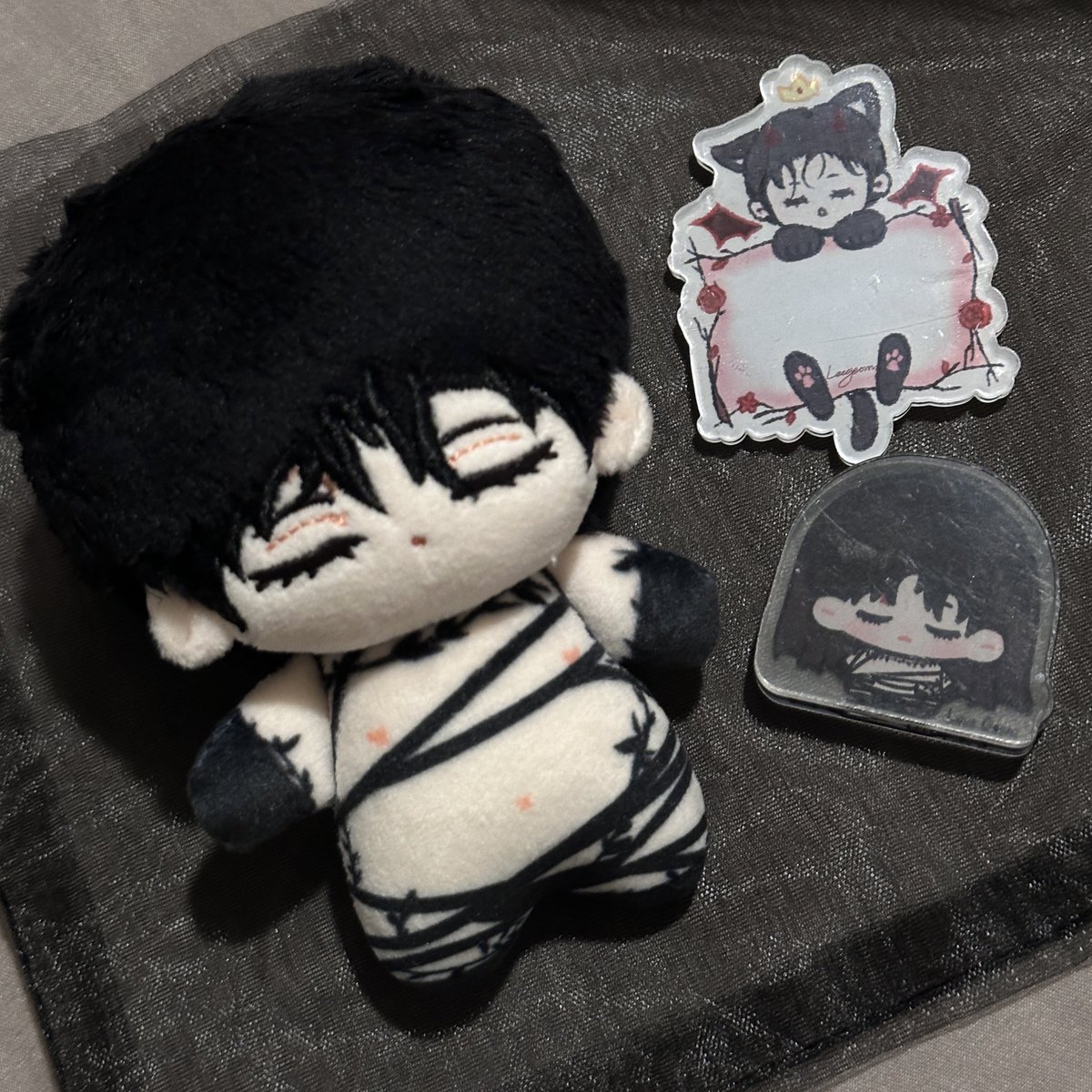 purin_galz's tweet photo. Thank you for helping and sharing such a gorgeous Lee Geom doll🖤 it’s absolutely adorable! The acrylic gift is super cute too, and I’ll treasure it with care🥹🤲🏻🎁
@chin_sheep8212
#결혼하는남자
#인혜린
#ดวงใจที่หายไป
#AMarryingMan
#MissingLove https://t.co/1WBWqMZcR8