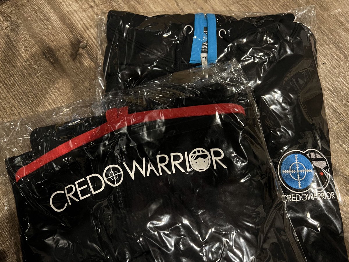 CredoWarrior's tweet photo. 【CREDO CUP】

会場限定カラーを数着販売予定...✨️
この際に限定カラーパーカーを是非ゲットしてください！ https://t.co/OKQvNhpYVq