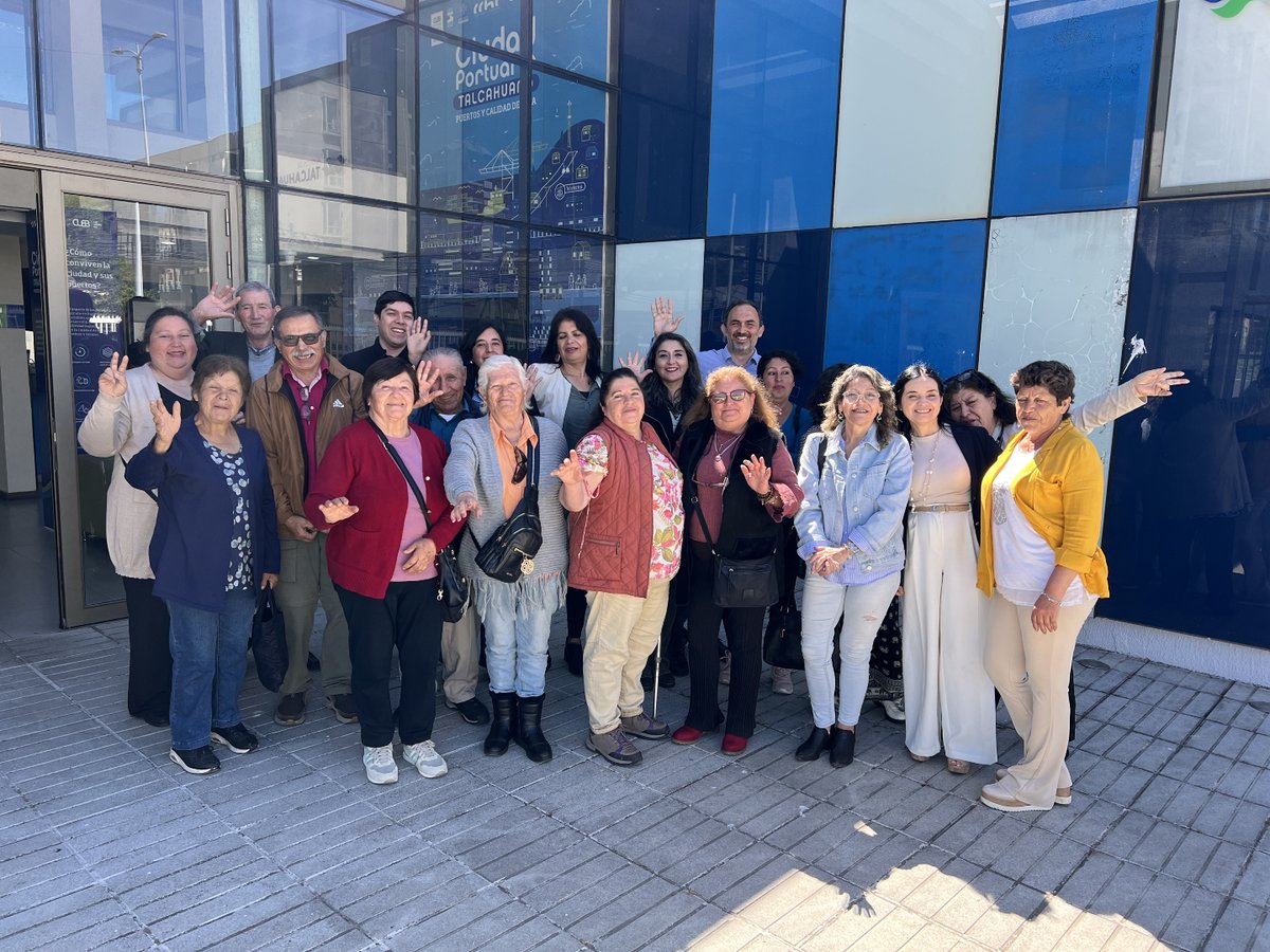 Invitamos a las y los participantes de la "Escuela de dirigentes sociales: Puerto de líderes 2025" a conocer la plataforma digital Ciudad Portuaria, que elaboramos junto a City Lab Biobío.