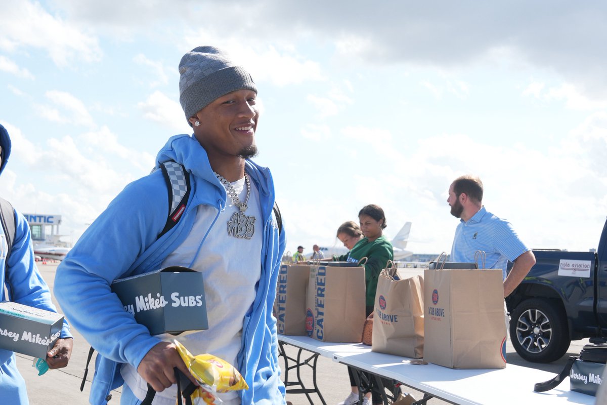 Wheels up to Philly 🛫

#UptownFootball