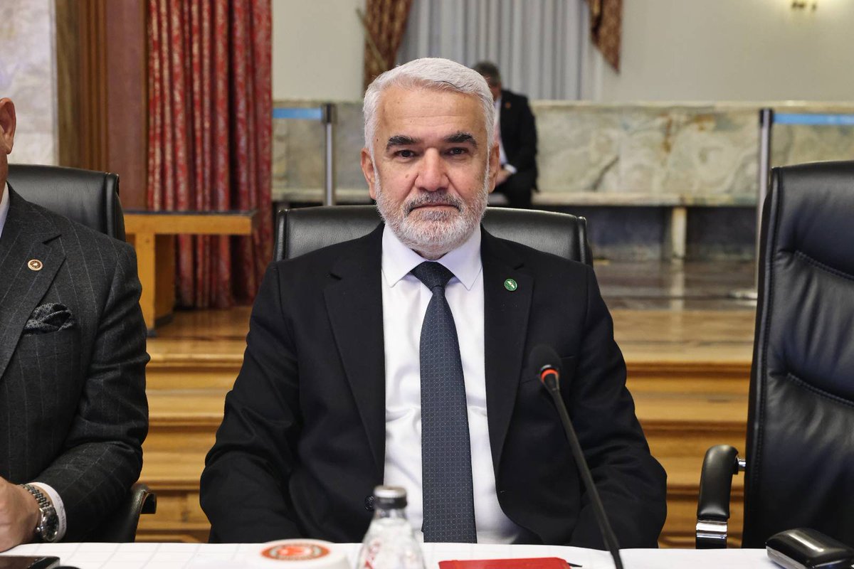 Genel Başkanımız Sayın Zekeriya Yapıcıoğlu:

Şimdiye kadar herkesi Komisyon olarak hep beraber dinledik.

Neden Komisyon üyelerinin de soru  sorabileceği bir formül olmasın SEGBİS yöntemi gibi? 

Görüntülü bağlantı kurularak Abdullah Öcalan dinlenilebilir ve Komisyon üyelerinin