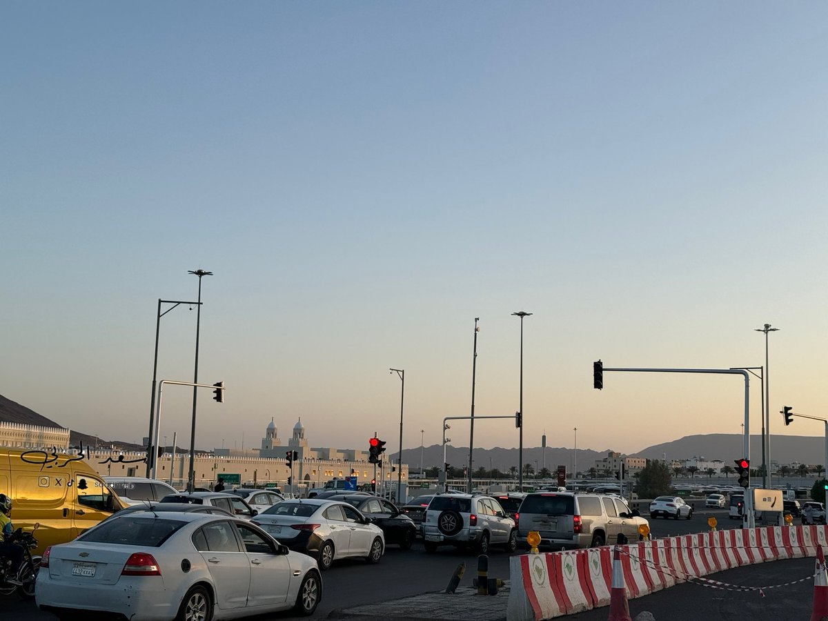 saadHreib's tweet image. العمل على إلغاء إشارة مسجد الميقات في #المدينة_المنورة وإستبدالها بيوتيرن فيما يجري حالياً إعادة الدراسة على إشارة طريق الأمام البخاري ومواقع اليوتيرن القريبة ..