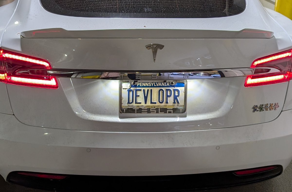 unixpickle's tweet image. Real estate or code?