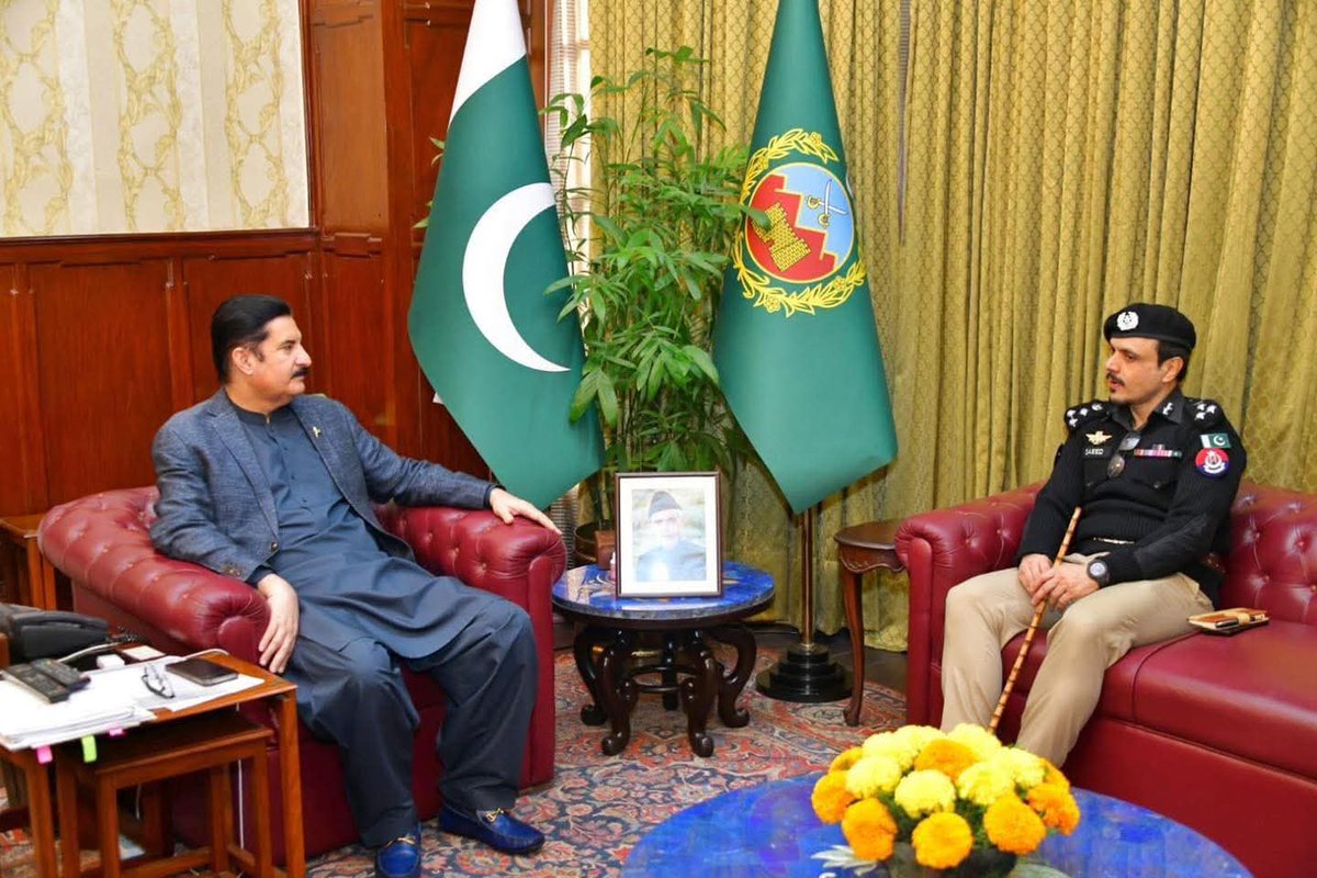 MansoorJamall's tweet photo. گورنر خیبر پختونخوا کی سی سی پی او پشاور ڈاکٹر میاں سعید احمد سے اہم ملاقات—
سی سی پی او پشاور کے امن اور ہر شہری کو تحفظ دینے کے لئیے تمام وسائل بروئے کار لا رہے ہیں۔
انکی اتھک کوشش، لا زوال محنت پشاور کے لئیے بہت ضروری ہے
#rolemodelcity
#securityforcitizens
@DrMianSaeedPSP https://t.co/UU4wrZesai