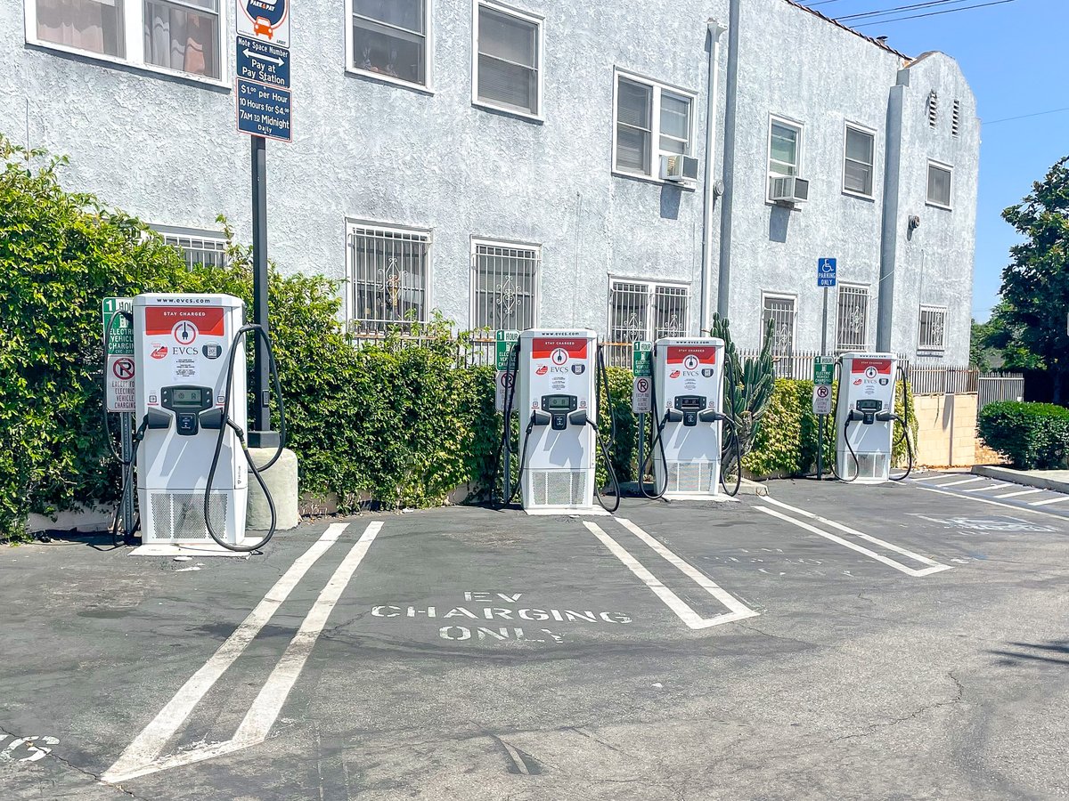 EVCSnetwork's tweet image. Our team has been hard at work upgrading chargers at many of our most popular locations. ⚡️

Here are some recent upgrades at LADOT parking lot locations, part of our continued commitment to reliability and improving the EV charging experience.

#EVCS #EVCharging #LADOT