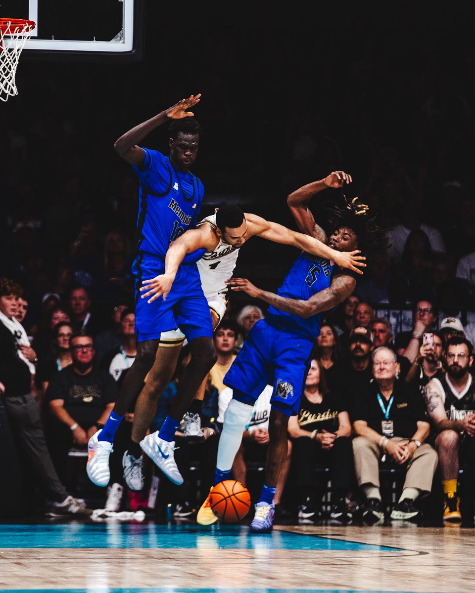 Memphis_MBB's tweet photo. Respond. https://t.co/ikY8fa09aM