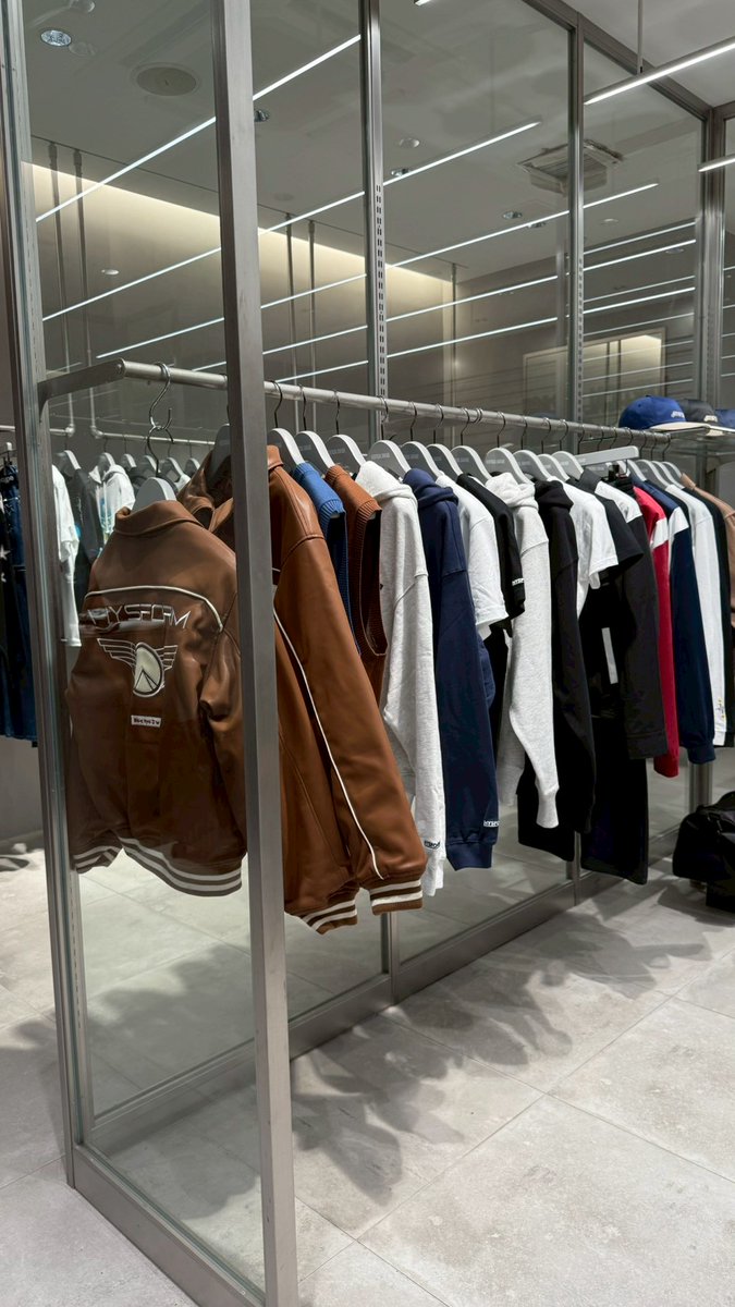 hysformofficial's tweet image. [ Today!! ]
HYSFORM 2025 FALL / WINTER COLLECTION
2025.11.22(SAT) 12:00 ON SALE

■VERTICAL GARAGE ONLINE
verticalgarage.jp/hysform

■VERTICAL GARAGE NAKAMEGURO
OPEN:12:00-19:00
ADDRESS:東京都目黒区上目黒1丁目15-11

@ballistik_fext
@vertical_garage
#BALLISTIKBOYZ
#HYSFORM