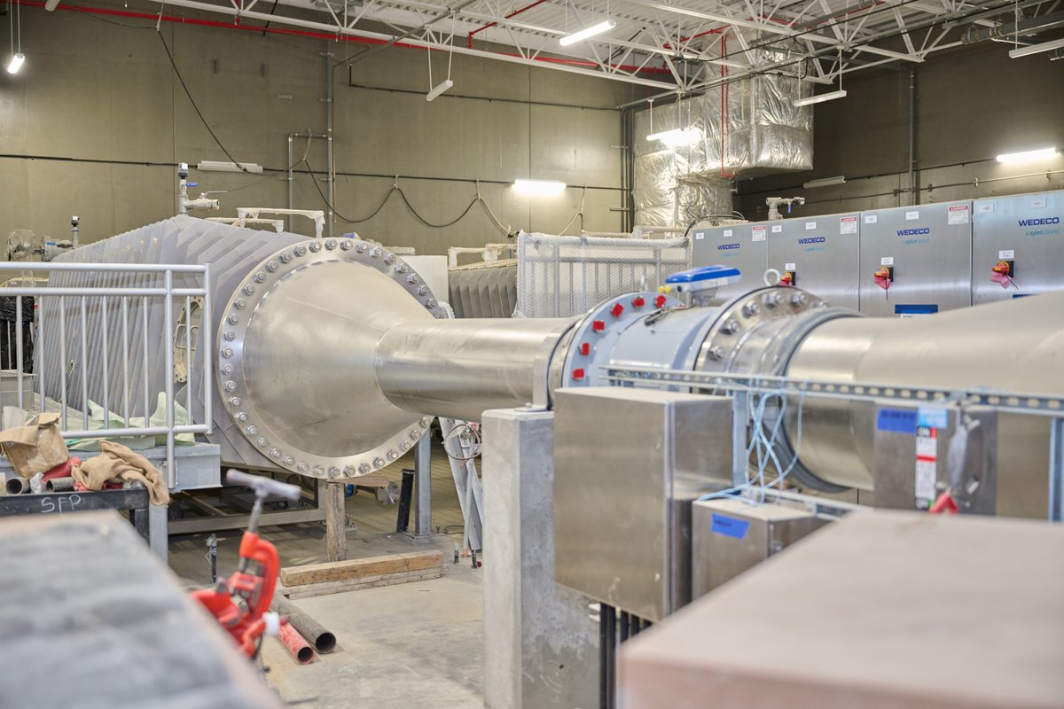 PureWaterSD's tweet image. Today’s ✨water term✨: Ultraviolet Disinfection/Advanced Oxidation.

Step 5 in advanced purification: 72 UV lights zap microbes, while oxidation destroys trace contaminants to deliver a high-quality water supply 💧