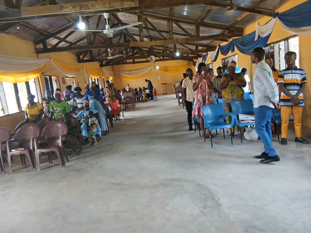 dubawaGH's tweet image. For #WeekForTruth2025, Albert Tachere visited the Chinderi Pentecost Central, Evangelical Church of Ghana, and others to remind the congregation that truth is not only a civic responsibility but a reflection of our values.
#WeekForTruth #FactCheck
