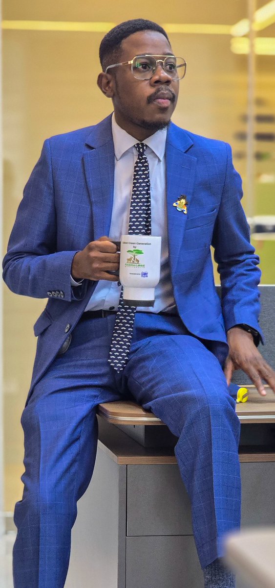 🌹 Sir Troublemaker 🖤 (@andymarvine) on Twitter photo 