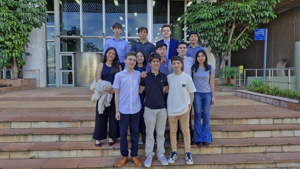 Alumnos de la Facultad de Economía de la Universidad Nacional de Asunción (UNA) participaron de la #VisitaGuiadaBCP, donde accedieron a información sobre las funciones de la institución y recorrieron sus áreas culturales e institucionales.