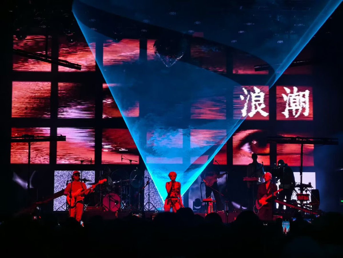 CarsickCars101's tweet photo. 🌑后海大鲨鱼 — 喂！神马 https://t.co/9xzXclQLKa