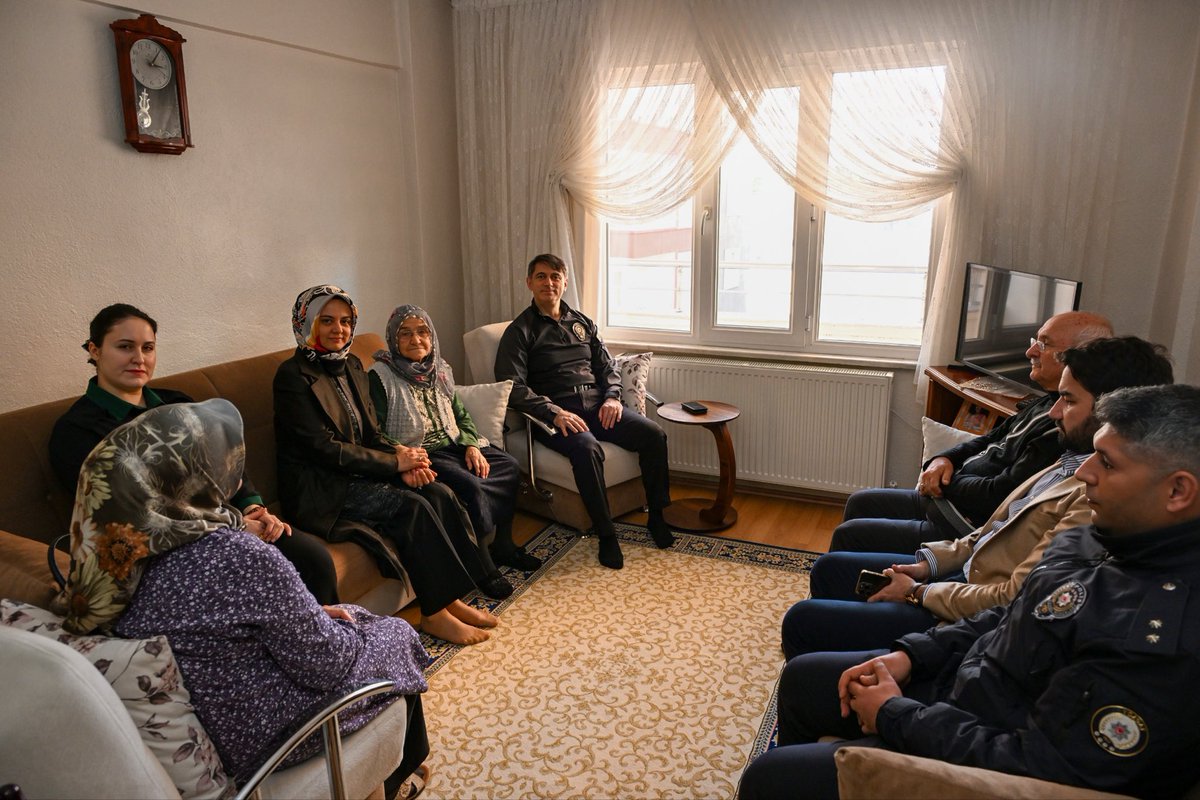 İl Emniyet Müdürümüz Sayın Necmettin KOÇ ve Eşi Tuğba KOÇ Hanımefendi, Edirne ilinde görevliyken girdiği çatışma sonucu 13.09.2001 tarihinde şehit olan Polis Memuru Nuri TANIŞMAN'ın kıymetli ailesine ziyarette bulundular.

Aziz şehitlerimizi rahmet, minnet ve saygıyla anıyoruz.