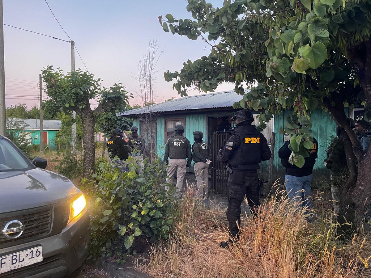 CarabBioBio's tweet image. #Quilleco: un operativo policial desarrollado por Carabineros del O.S.7 #Bíobío  en conjunto con la @PDI Los Ángeles y el Ministerio Público, permitió detener a dos personas por los delitos de Microtráfico, Drogas y Secuestro. Se incautaron diferentes elementos probatorios.