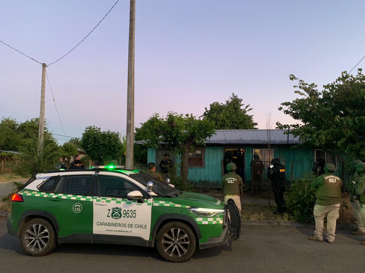 CarabBioBio's tweet image. #Quilleco: un operativo policial desarrollado por Carabineros del O.S.7 #Bíobío  en conjunto con la @PDI Los Ángeles y el Ministerio Público, permitió detener a dos personas por los delitos de Microtráfico, Drogas y Secuestro. Se incautaron diferentes elementos probatorios.