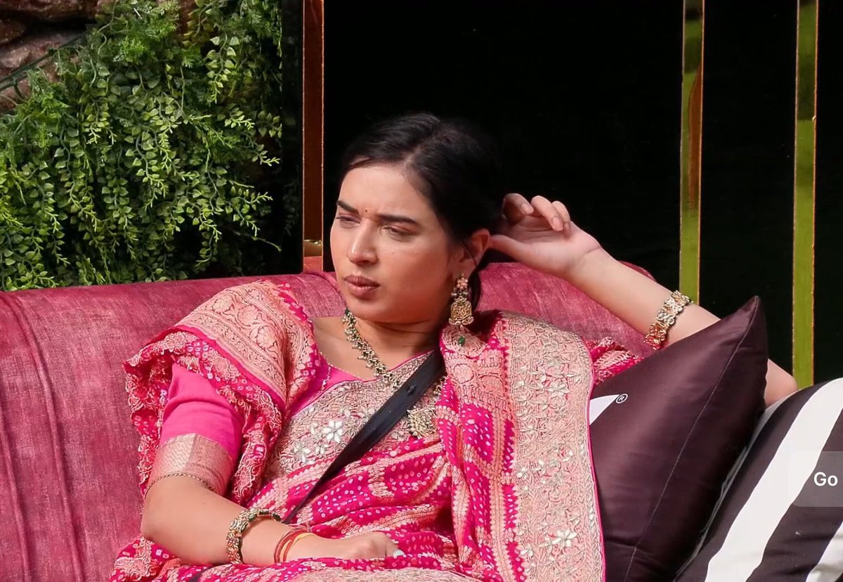 SatyavadiLadki's tweet image. Tanya - pahle he Sikh lena chahie who knows kab koun chala jae

Gk - bata ash ka kia rahega

Tanya - are sir mei to masti me bol rahi thi meko kia pata kon jaega kon nahi jaega i know u are top5
Mera bhai batakar to gia hai 

#TanyaMittal 
#BiggBoss19