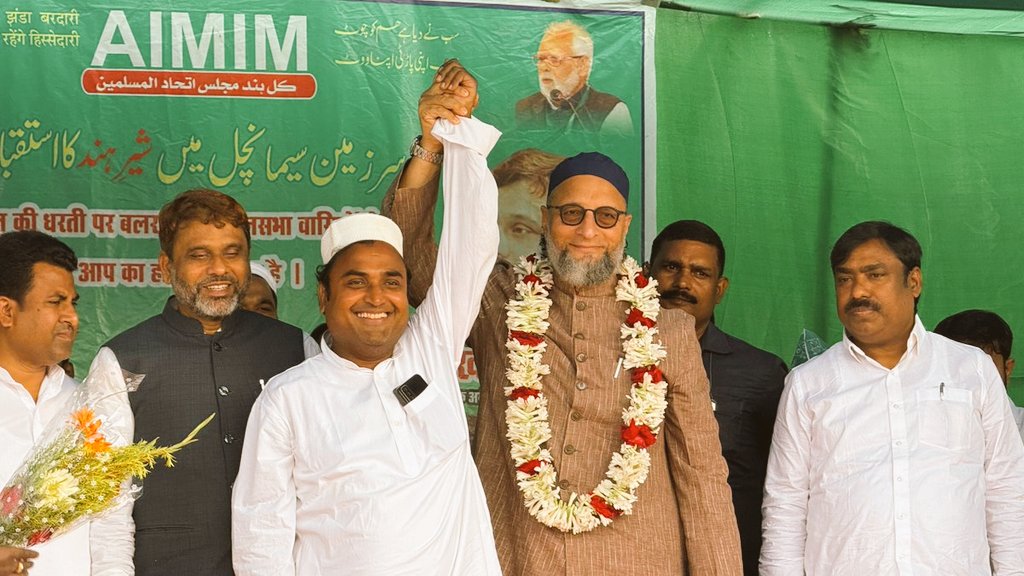 JezeeshanFaizee's tweet image. सीमांचल के सर जमीन पर आज @asadowaisi साहब इलेक्शन के बाद पहला दौरा हुआ उनके आने का मकसद सिर्फ सीमांचल के लोगों का शुक्रिया अदा करना और सभी नेताओं कार्यकर्ता का हौसला बढ़ाना यह हर पार्टी में लोगों को नहीं मिलता है। 
@AadilHasanAdv1 सब को सलाम है @warispathan @WaquarSiddiqui2