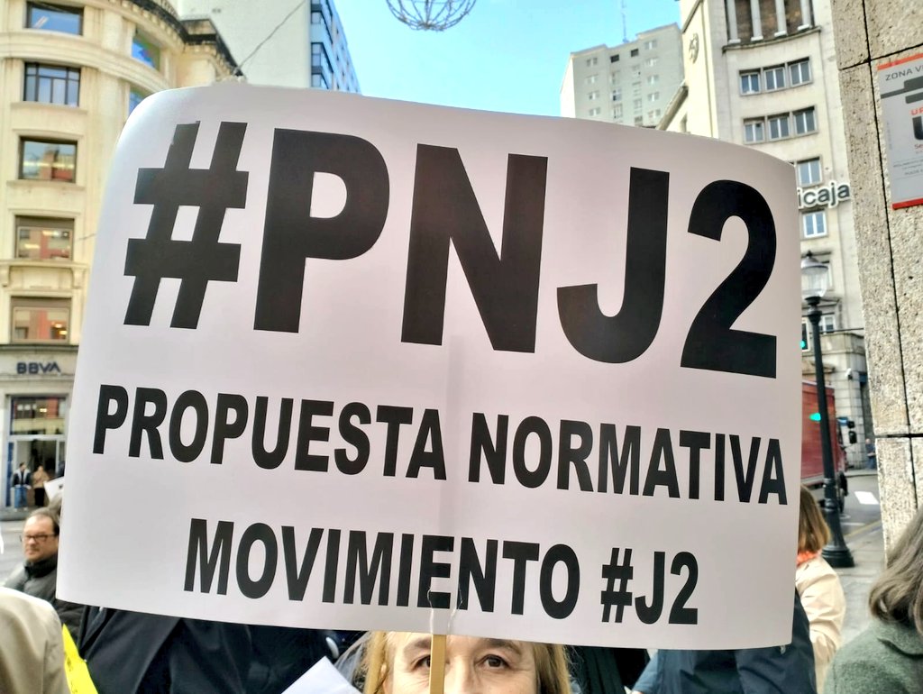 Los compañer@s de #Gijón han salido hoy a las calles de su ciudad a solicitar una #Pasarela1x1AlRetaParaTodos. 
#J2NoSeRinde 👏👏👏👏
Seguiremos exigiendo nuestros derechos hasta que se legisle una Pasarela que recoja todas nuestras reivindicaciones. #SomosLosJ2