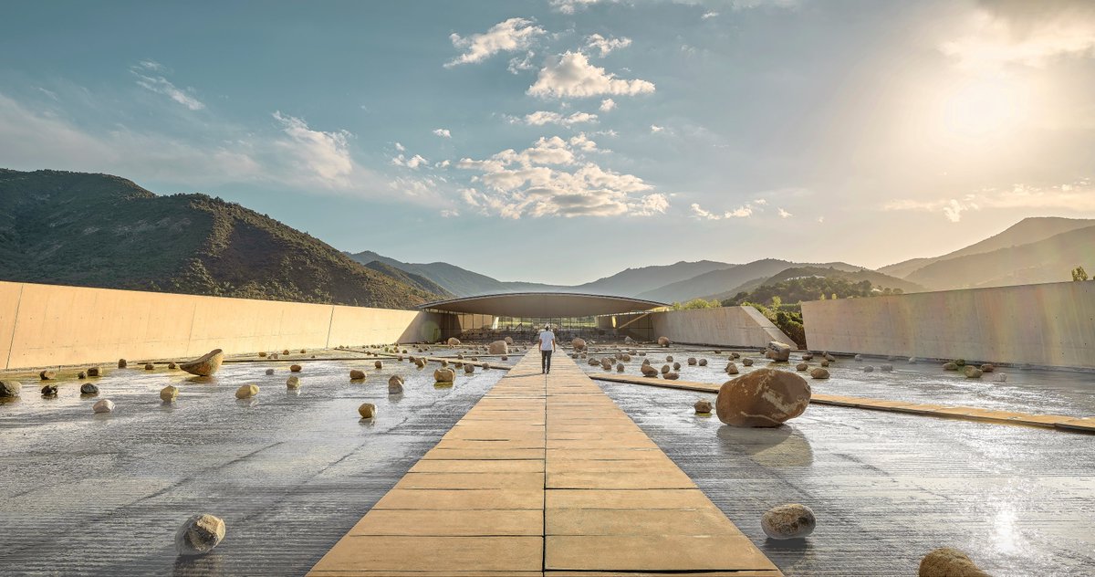 samwylieharris's tweet image. From Chile to Germany... these have been named the world&apos;s 5 best vineyards 2025... cue the headliners grabbing our attention! #TheWorld&apos;s50BestVineyards @VIK_wine #SchlossJohannisberg #BodegasYsios @BodegaGarzon @ChateauSHL Cheers!
uk.style.yahoo.com/named-world-5-…