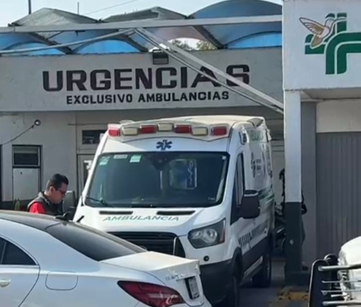 GNocturnaMX's tweet image. #Preliminar | En un negocio de la colonia San Pedrito, en San Pedro, Tlaquepaque dos trabajadores pasaron de los golpes a una agresión con un cuchillo tipo cebollero.
Un joven de 19 años habría apuñalado a su compañero en un costado, presuntamente perforándole un pulmón.

El…