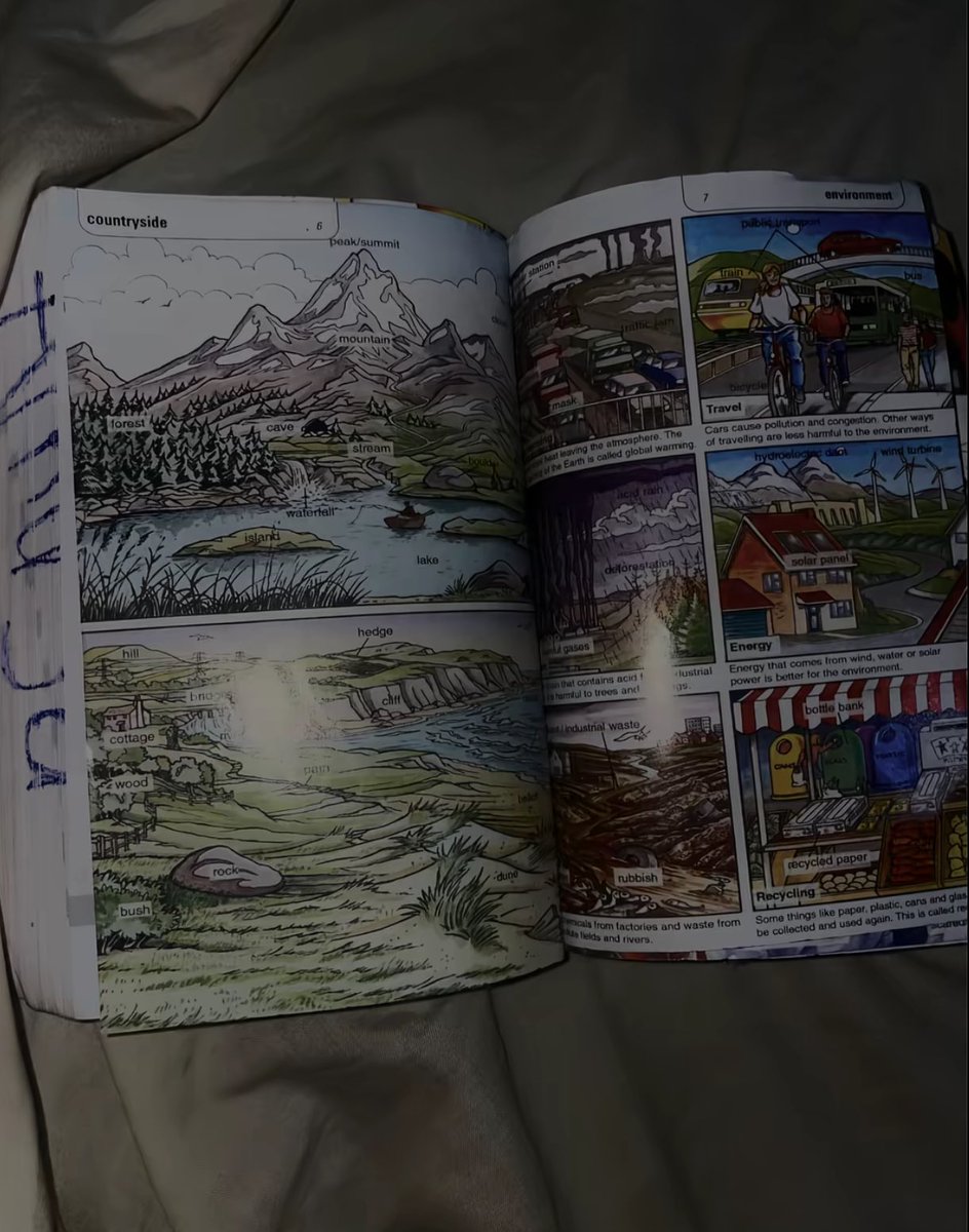 MOGdey4U's tweet image. I can still remember the smell of some pages.😑